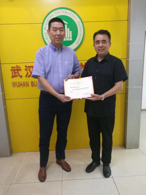 我省首個專家?guī)煺匠闪?，今泰裝飾工程經(jīng)理受(圖2)