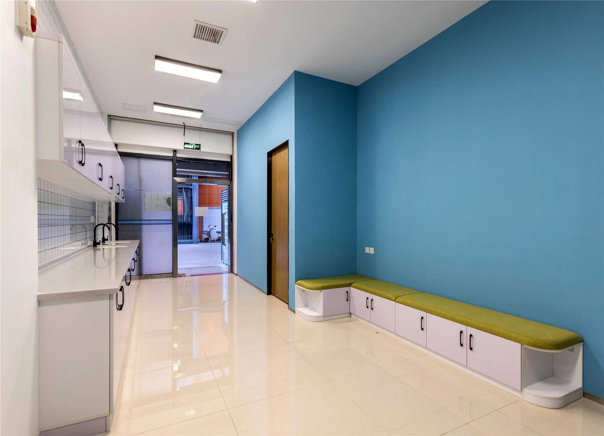 【案例賞析】武漢市車都天然氣營(yíng)業(yè)廳完工實(shí)景展示，開(kāi)放多元，活力共享！(圖8)